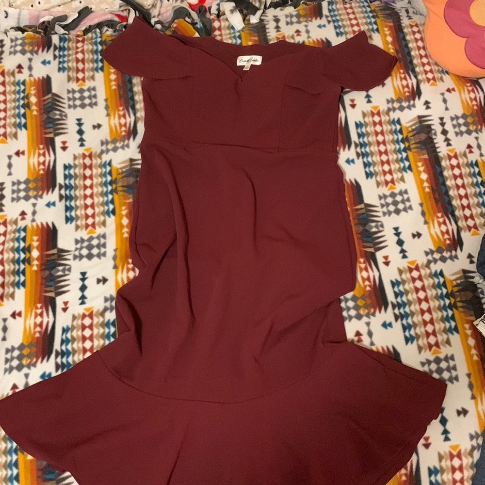 Size L burgundy dress